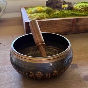 Decorative Singing Bowl with Mallet